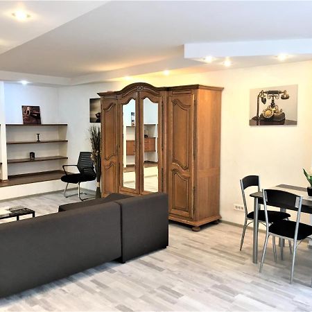 Large Apartment in Ultra-Central Location Braşov Esterno foto