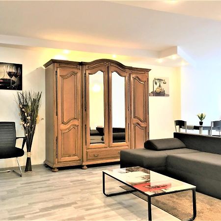 Large Apartment in Ultra-Central Location Braşov Esterno foto
