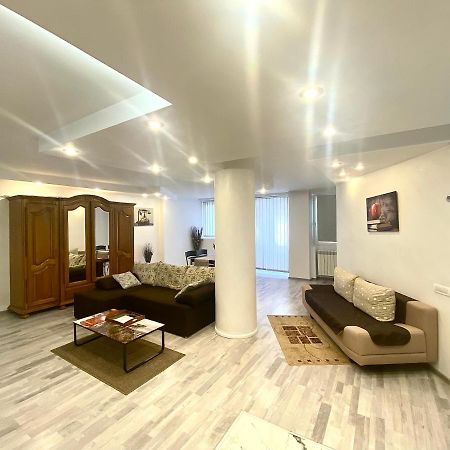 Large Apartment in Ultra-Central Location Braşov Esterno foto