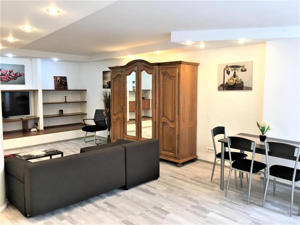 Large Apartment in Ultra-Central Location Braşov Esterno foto