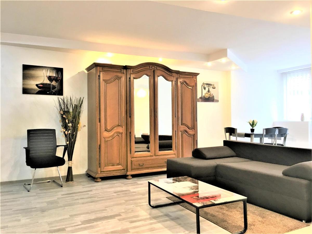 Large Apartment in Ultra-Central Location Braşov Esterno foto