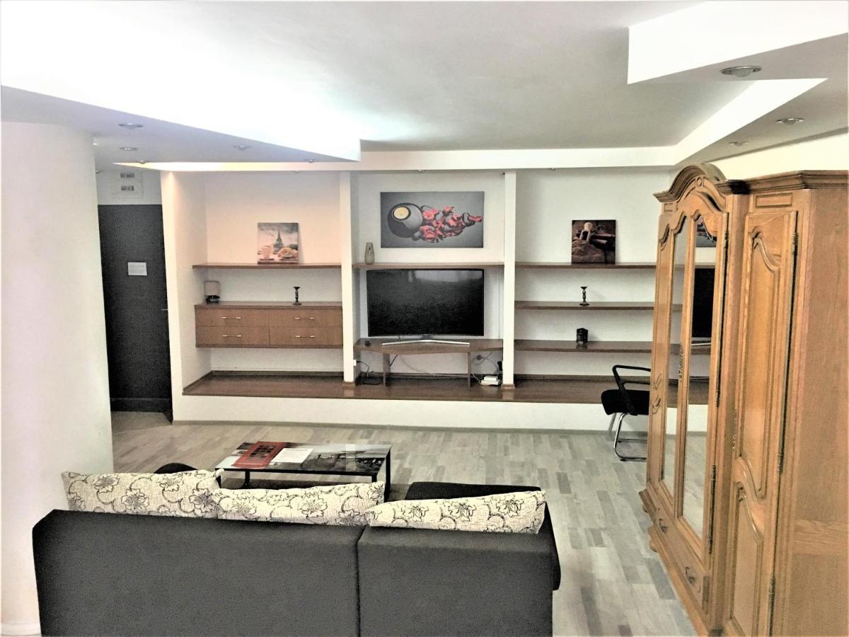 Large Apartment in Ultra-Central Location Braşov Esterno foto